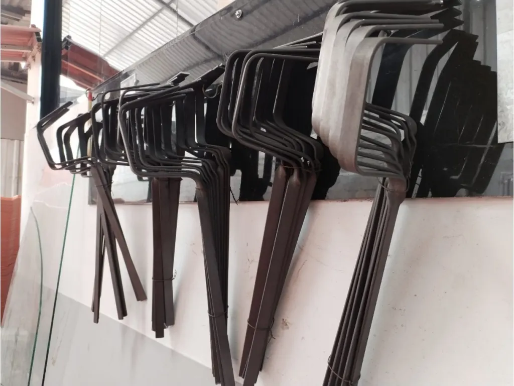 Soportes metálicos para canal